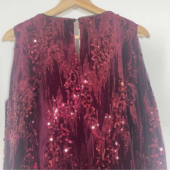 NWT Alexia Admor Sequin Velvet Cold Shoulder Top V-Neck Burgundy Sz M - Picture 8 of 16